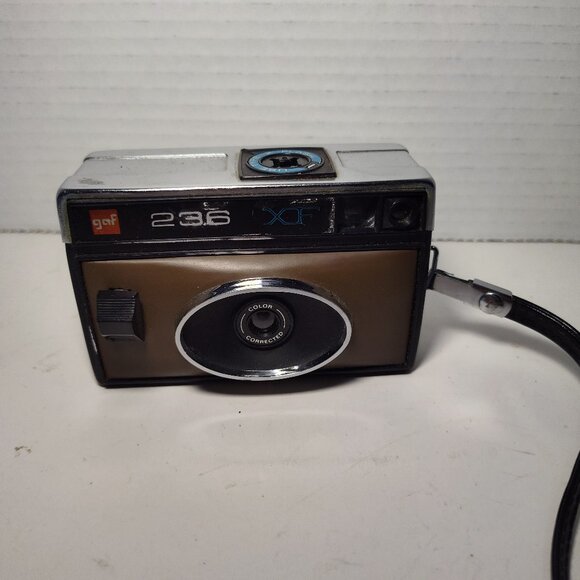 GAF 236 XFElectric Eye Camera with 3 Flash Cubes Uses 126 Film WORKS - w/Case